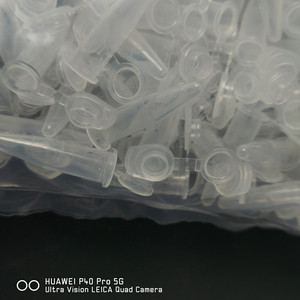 Tubo de microcentrífuga graduado QSP de 0.6 ml con tapa plana, libre de RNAsas y DNAsas, 4000 unidades por bolsa - Product Image 2