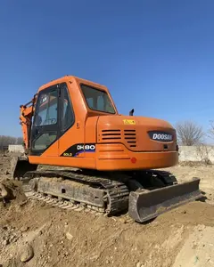 Kore'de yapılan Doosan DH80G iyi durumda ikinci el küçük hidrolik paletli ekskavatör kullanılır