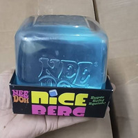 Nuevo Nee Doh Nice Cube Glow Squishy, Cubo Antiestrés que Brilla en la Oscuridad, Juguete Sensorial Súper Sólido para Niños y Adultos, Regalos
