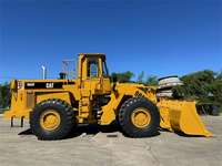 Chargeuse compacte Caterpillar 980F d'occasion, 4x4, capacité 9 tonnes, modèle 2022, avec moteur et boîte de vitesses, pour travaux de terrassement et de remblayage.