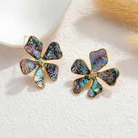 Ensemble de bijoux polyvalent en acier inoxydable et or 18 carats avec collier fleur en nacre, bracelet, boucles d'oreilles et bague pour femme