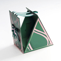 Luxuriöse Dreieckige Handgefertigte Starre Papier-Geschenkbox UV-Bedruckt mit Griff Individuelles Logo Pyramidenförmige Kartonverpackung für Hochzeitsgeschenke