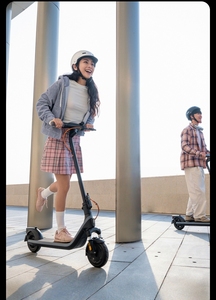 Scooter Eléctrico Plegable de 8.1 Pulgadas con Neumáticos Huecos para Desplazamientos Diarios, Carga de 90 kg, 25 km/h, 300 W, Ninebot E2 S - Product Image 5