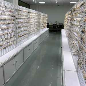 Brazalete de Acero Inoxidable 2024, Brazalete para Amantes de las Uñas, Diseño Delgado Dorado para Mujeres y Hombres - Product Image 2