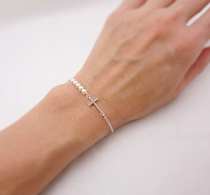 Braccialetto con Croce della Fede per Bambini con Perle d'Acqua Dolce, Placcato in Acciaio Inossidabile PVD, Gioielli alla Moda Placcati Argento - Product Image 3