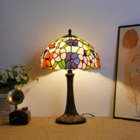 Lampu Meja Samping Tempat Tidur Gaya Eropa Amerika Pastoral Retro LED Kaca Patri Bingkai Logam Motif Bunga Mawar Murni