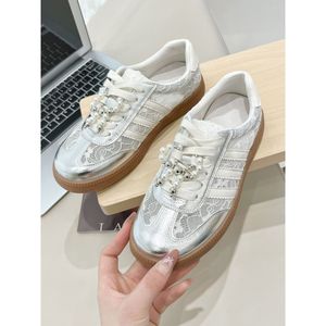 รองเท้าผ้าใบลำลองไข่มุกระบายอากาศลูกไม้แบนนุ่มเป็นพิเศษสำหรับผู้หญิงรองเท้าฝึกเยอรมันอเนกประสงค์เวอร์ชันเกาหลีสำหรับฤดูใบไม้ผลิฤดูร้อน - Product Image 1