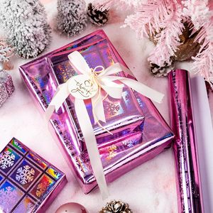Papier cadeau à motifs de flocons de neige laser colorés de Noël Plusieurs couleurs disponibles pour la sélection et la personnalisation - Product Image 1