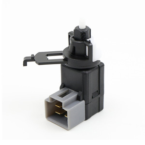 สวิตช์ไฟเบรกฮุนได 93810-3S000 สำหรับโซนาต้า เรน่าอะไหล่ทดแทนรถยนต์ - Product Image 1