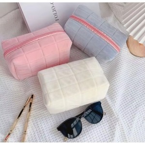 กระเป๋าเครื่องสำอางตัวอย่างฟรี กระเป๋าใส่เครื่องสำอางลายตารางเล็กๆ แบบเย็บติดกัน กระเป๋าใส่เครื่องสำอางสวยงาม - Product Image 5
