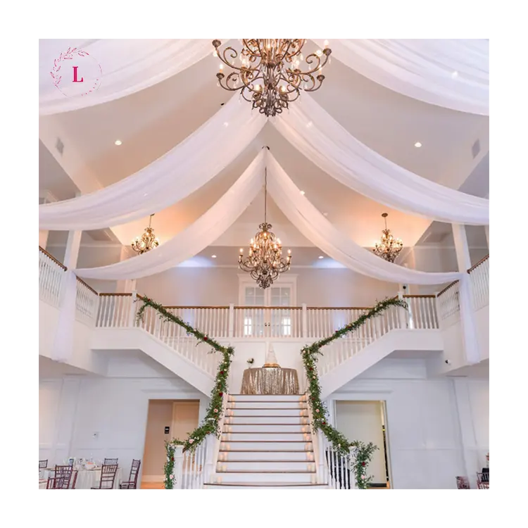 ديكور قاعة الحدث خلفية بيضاء ستارة سقف لحفل الزفاف