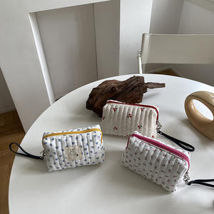 Acolchado Almacenamiento de cosméticos Dumpling Teenage Heart Cherry Logotipo personalizado Bolsa de <span class=keywords><strong>maquillaje</strong></span> al por mayor - Product Image 3