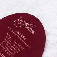 Tarjeta de Menú Ovalada Roja para Boda con Impresión en Dorado, Borla Dorada Colgante, Menú de Mesa Personalizado para Banquete de Boda
