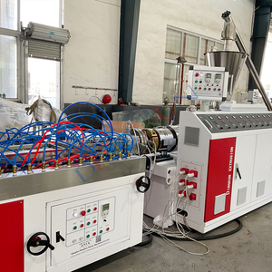 Machine de fabrication de clôtures d'arène de dressage pour chevaux en PVC de qualité supérieure / Ligne d'extrusion de production de clôtures en PVC - Product Image 2