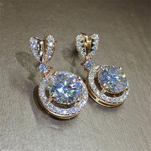 Boucles d'oreilles Amelie Edina en or 18 carats avec diamants, taille brillant rond, couleur D, certifiées GIA, style classique pour femme, pour mariage - Product Image 3