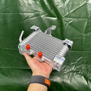 <span class=keywords><strong>Radiateur</strong></span> d'<span class=keywords><strong>huile</strong></span> 32910-F6010 d'occasion pour Lexus NX 2021 - Product Image 2