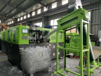 Machine de fabrication de bouteilles en plastique multi-tailles, nouvelle conception, entièrement automatique, 3 cavités, 100 ml à 600 ml, pour l'embouteillage de petits volumes et de lignes de production multiples.