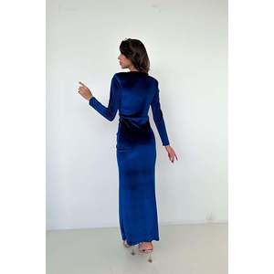 Robe de soirée en velours en gros avec un design de nœud floral complexe - Product Image 1