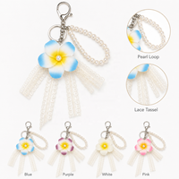Künstliche Plumeria-Blume mit Spitzen-Schleife Schlüsselanhänger, Kunstperlen-Verzierter Frangipani-Blumen-Schlüsselring, Taschenanhänger für Hochzeit und Party