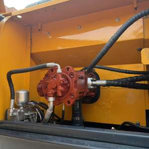 Excavatrice sur chenilles Hyundai 305 d'occasion, bien entretenue, durable, faible nombre d'heures de fonctionnement - Product Image 5