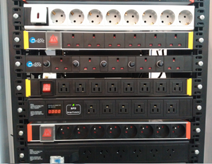 Tête intelligente avec écran LCD, module Vertical <span class=keywords><strong>OU</strong></span> personnalisés de type britannique BS1363, rs232, montage sur support pdu 21 voies avec fonction d'alarme, 16a, 240/250V - Product Image 5