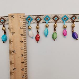 Hermoso Borde de Encaje con Borlas de Piedras de Poliéster de 4.5 cm, Diseño Nacional Colorido para Arreglos Florales 30x10x40 - Product Image 3