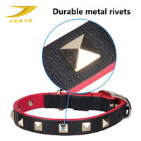 Collier pour chien vintage en cuir véritable noir et rouge bicolore avec clous pyramidaux, étiquette d'identification ronde en métal vierge, logo personnalisé, réglable