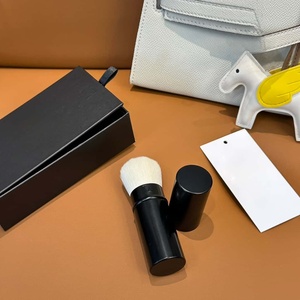 สไตล์คลาสสิก แม้แต่การแต่งหน้าก็ไม่ทิ้งร่องรอยใดๆ ดีไซน์การจัดเก็บที่สะดวก แปรงแต่งหน้าที่เรียบง่ายและประณีต - Product Image 2