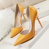 Pumps élégantes de haute qualité à bout pointu, talons fins jaunes, légères, pour femmes, semelles intérieures, banquets, mariages, bureau, hiver/été