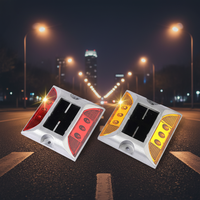 Borne lumineuse LED solaire en aluminium haute luminosité, réfléchissante, étanche IP68, clignotante pour signalisation routière et avertissement de passage.