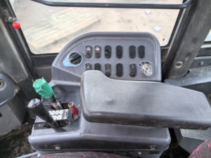 Chargeuse sur pneus Komatsu WA380 d'occasion, modèle 2023, capacité nominale de 6 tonnes, bon état de fonctionnement, haute qualité, moteur d'origine japonais - Product Image 4