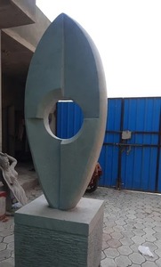 Sculpture moderne en fibre de verre de qualité supérieure, statue d'art faite à la main pour la décoration de la maison, du jardin, de l'hôtel et du bureau, disponible à la vente - Product Image 3