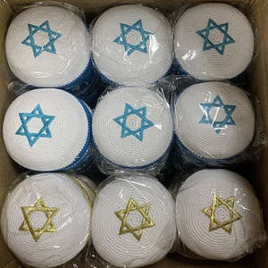 Kippah Yarmulka all'Uncinetto Fatta a Mano in Stock, Sfondo Bianco, Kippot Cappello Ebraico con Stella di David Pronto per la Spedizione - Product Image 6