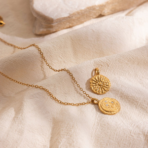 Wanxing Gold Plated Floral Pendant Necklace 18K Titanium Steel Irregular Round Coin Design Everyday Wear Business Style - Product Image 3