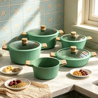 Ensemble de casseroles et poêles en aluminium durable de 10 pièces avec couvercles en verre et silicone, design à rayures verticales pour la cuisine à domicile
