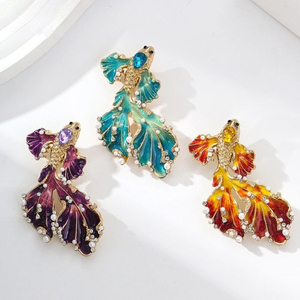 Broche de Lujo Barroco con Diseño de Pez Dorado, Tres Colores, Unisex, para Hombre y Mujer, Joyería Imprescindible, Regalo para Bodas y Ocasiones Especiales - Product Image 1