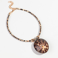 Prix usine loisirs plaqué or Ccb perles cuir corde grande coquille naturelle personnalité collier pour les femmes
