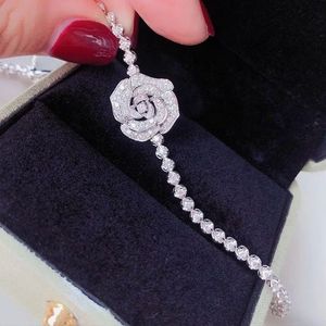 18k Girl Fashion Pure Gold Luxury Classic Inlay 1.5ct Diamond Rose <b>Flower</b> Tennis <b>Bracelet</b> for Bridal Wedding - Product Image 2