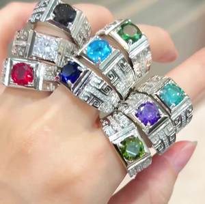 Anillo de Piedras Preciosas de Cobre con Circonitas Cúbicas Azul Verde con Diseño de Llave Griega en Relieve para Unisex, Diseño de Corte de 8 Corazones y 8 Flechas, Joyería de Moda - Product Image 1