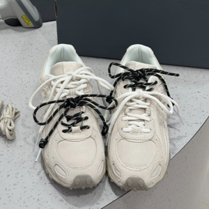 Calzado Deportivo de Lujo, Clásico, de Diseño, Transpirable, Impermeable, con Malla Cerrada, Cómodo, para Correr al Aire Libre, para Hombre y Mujer - Product Image 5