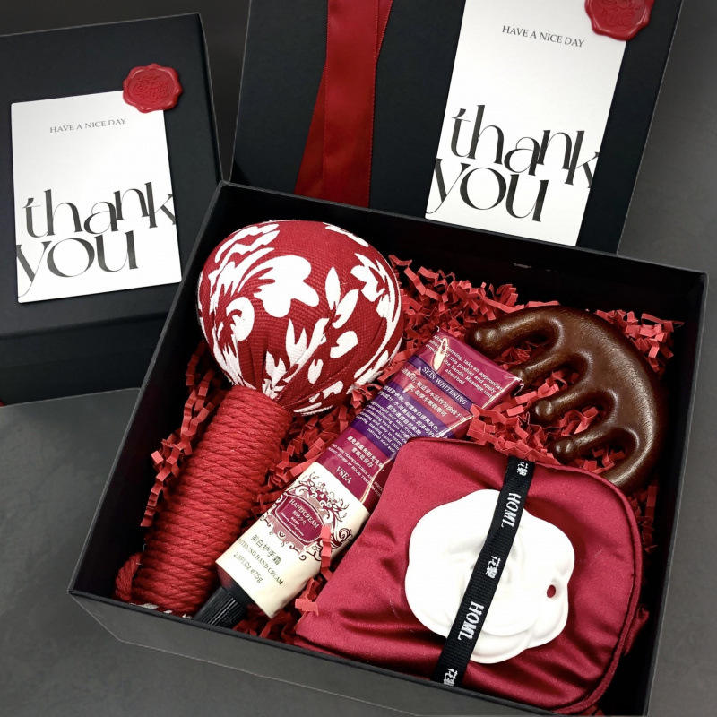 Aichui + máscara de ojo + peine de masaje + crema de manos + fragancia colgante