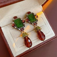 Boucles d'oreilles clous en alliage pour femme, style cour médiévale, fleur incrustée de diamants, luxueuses et polyvalentes