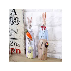 Il coniglio della resina della decorazione di pasqua mangia le carote con la condizione per la decorazione di pasqua Topper della scrivania di pasqua nuovo disegno