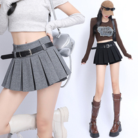 Shorts plissés taille haute pour femme, coupe trapèze ajustée, style streetwear chic automne-hiver, jupe-short micro mini preppy – Collection Boutique 2026