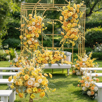 Chemin de table floral en hydrangeas jaunes en soie, arrangement en rangée, chemin de table en fleurs artificielles fait main pour la décoration de mariage et de la maison