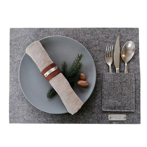 Tovaglietta in Feltro e Similpelle con Logo Stampato Personalizzato, Sottopiatto Promozionale per Tavolo da Pranzo - Product Image 5