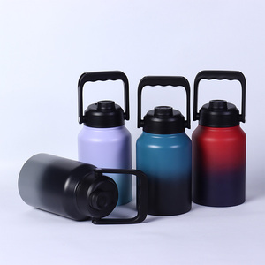 ขวดน้ำสแตนเลสขนาด 64 ออนซ์ ดีไซน์ไล่เฉดสีแดง ปราศจากสาร BPA เก็บความร้อน-เย็น ขวดน้ำสแตนเลสสองชั้นสุญญากาศขนาด 64 ออนซ์ - Product Image 2