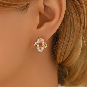 Pendientes de tuerca de cobre de doble hélice de circón con patrón Simple de lujo para mujer, regalo de aniversario perfecto de circón a la moda, venta al por mayor - Product Image 2