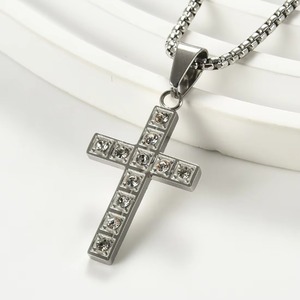 Collier pendentif croix en zircon pour homme, en acier inoxydable, étanche, hypoallergénique, avec breloque religieuse délicate, amulette, bijou - Product Image 6