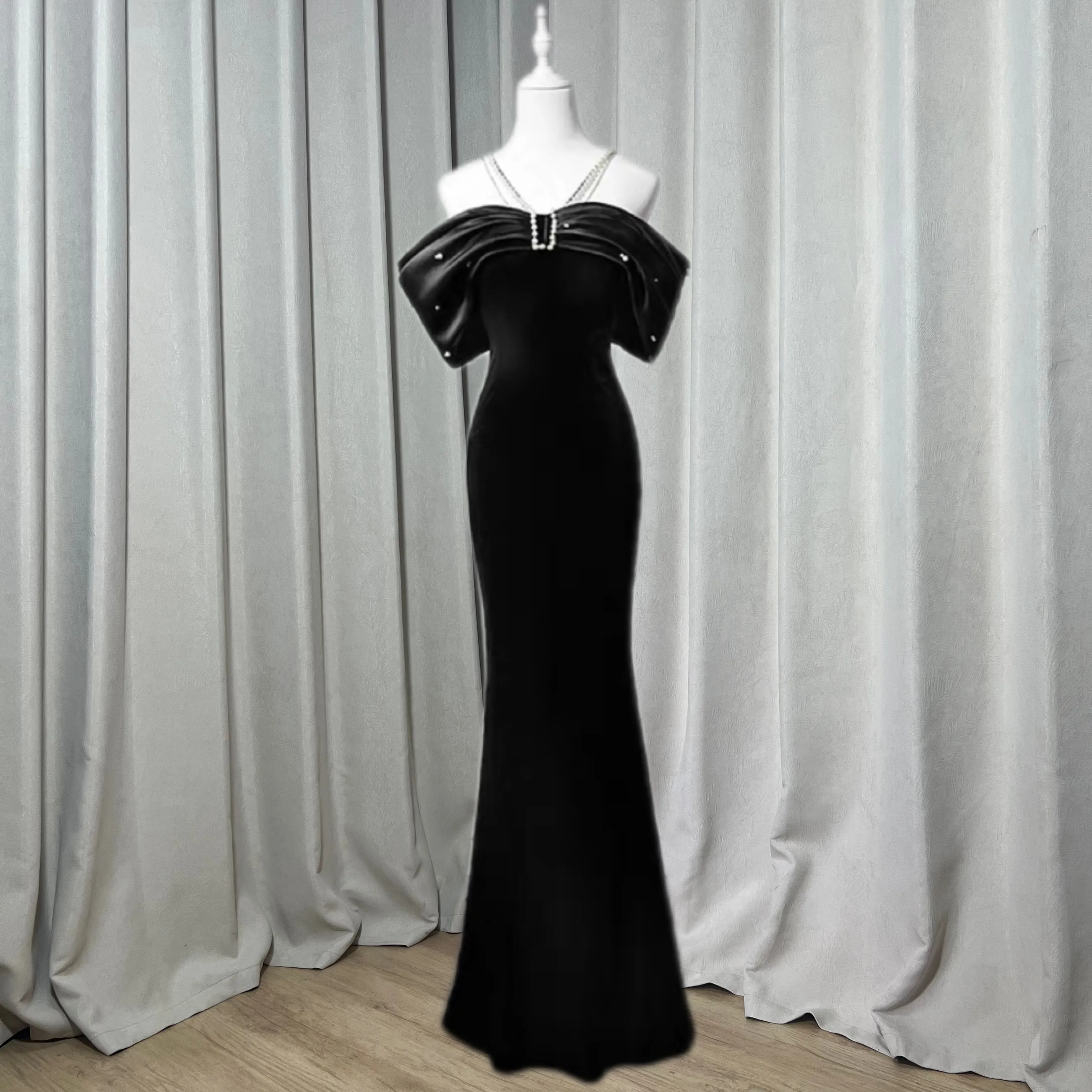 Venta al por mayor personalizado elegante negro con cuentas adornos de perlas lazo de satén tirantes finos Bodycon Maxi vestidos de noche